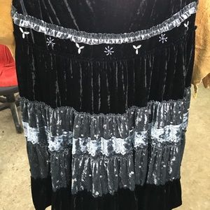 Long crushed velvety skirt